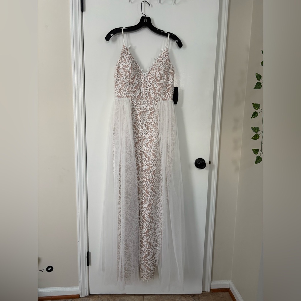 Aidan Mattox White Embroidered Lace V-Neck Gown NWT Size 6 Wedding Formal - Picture 2 of 9